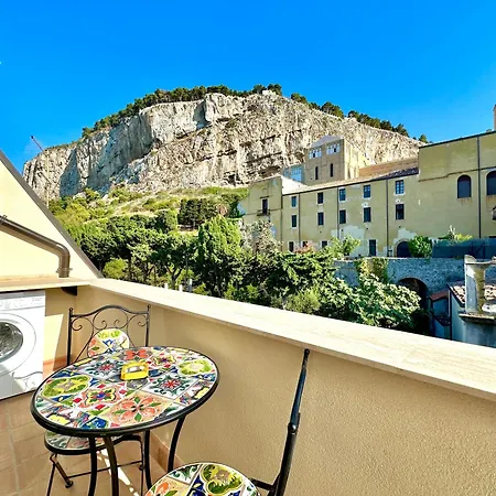 Jureka By Housilia Apartment